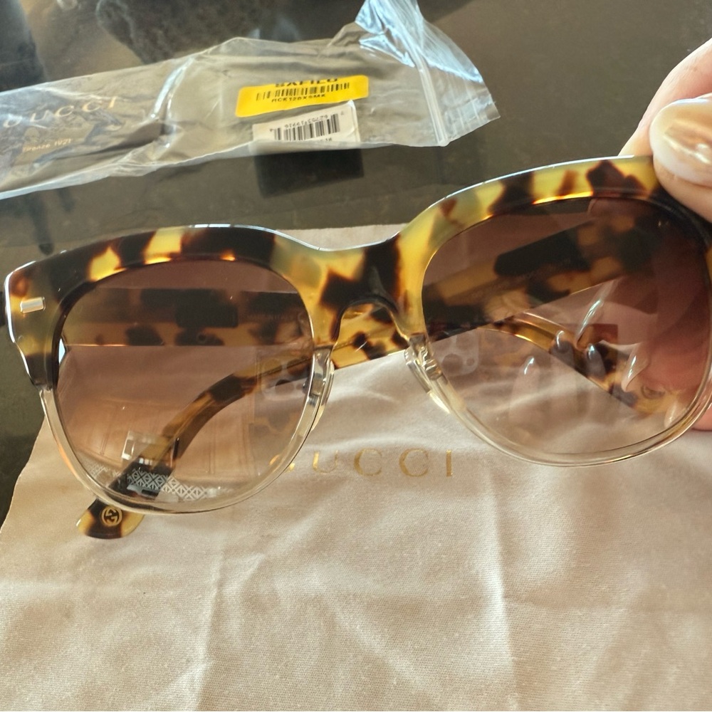 Brand New GUCCI Wayfarer Sunglasses 3744/S 3MQ CC
Havana/Brown
Gradient - Picture 4 of 8